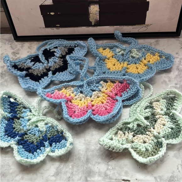 2 Colorful Crochet Butterfly Random colors - Picture 4 of 11